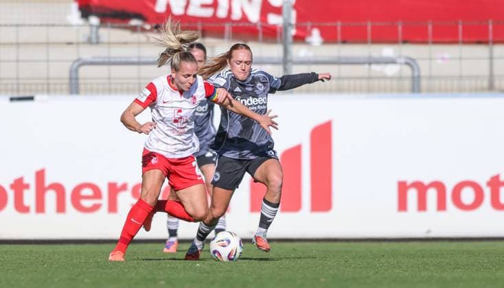 DEU, Freiburg, SC Freiburg vs Eintracht Frankfurt, Google Pixel Bundesliga, DFB, Dreisamstadion, 6 Spieltag, im Bild f l n r Lisa Karl SC Freiburg 2 , Lisanne Gräwe Eintracht Frankfurt 8 DFB DFL REGULATIONS PROHIBIT ANY USE OF PHOTOGRAPHS AS IMAGE SEQUENCES AND OR QUASI VIDEO, 12 10 2025, Copyright: HMBxMedia HendrikxHamelau