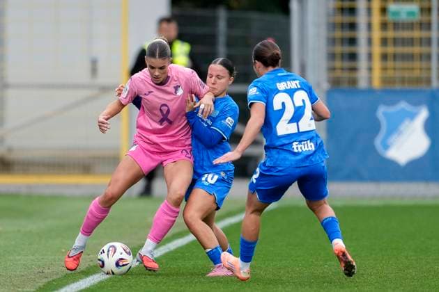 v li Selina Cerci TSG, 29 , Estrella Merino Gonzalez B04, 10 , Ruby Grant B04, 22 , duel, duel, tackle, tackling, dynamics, action, action, in a special pink jersey for Pink October in October Breast Cancer Awareness Month , to prevent, research and treatment of breast cancer, Pink Ribbon, 12 10 2025, Sinsheim Hoffenheim Germany , Soccer, Google Pixel Womens Bundesliga, TSG 1899 Hoffenheim Bayer 04 Leverkusen, DFB DFL REGULATES PROHIBIT ANY USE OF PHOTOGRAPHS AS IMAGE SEQUENCES AND OR QUASI VIDEO xozx