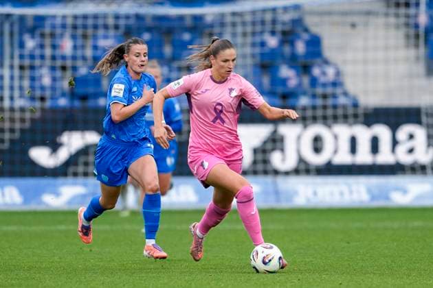 v li Katharina Piljic B04, 6 , Melissa Kössler TSG, 25 , Action, Action, Game scene, 12 10 2025, Sinsheim Hoffenheim Germany , Soccer, Google Pixel Women Bundesliga, TSG 1899 Hoffenheim Bayer 04 Leverkusen, DFB DFL REGULATIONS PROHIBIT ANY USE OF PHOTOGRAPHS AS IMAGE SEQUENCES AND OR QUASI VIDEO xozx