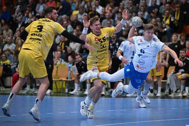 Germany, Handball, 2 Bundesliga, 7 Matchday, 2025 2026, HSG Krefeld Niederrhein vs Dessau Rosslauer HV 06, 12 10 2025, Glockenspitzhalle, Krefeld, Germany, Fritz Leon Haake Dessau Rosslauer HV 06, 6 on jump shot Copyright: xMarkusxVerwimpx