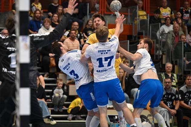 Germany, Handball, 2 Bundesliga, 7 Matchday, 2025 2026, HSG Krefeld Niederrhein vs Dessau Rosslauer HV 06, 12 10 2025, Glockenspitzhalle, Krefeld, Germany, Goalkeeper Lucas Schneider HSG Krefeld Niederrhein, 11 Copyright: xMarkusxVerwimpx
