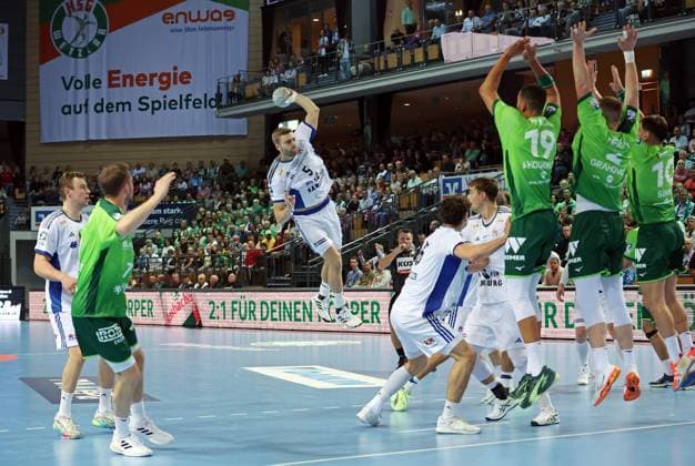 12 10 2025, xovx, Handball Daikin Handball Bundesliga, HSG Wetzlar HSV Hamburg v l Moritz Sauter HSV Hamburg , Dominik Mappes HSG Wetzlar , Oliver Norlyk HSV Hamburg , Elias Kofler HSV Hamburg , Andreas Magaard HSV Hamburg , Philipp Ahouansou HSG Wetzlar , Nikola Grahovac HSG Wetzlar , Josip Simic HSG Wetzlar Wetzlar Buderus Arena Hessen Germany EN