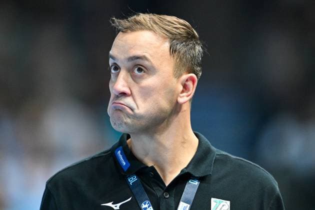 Momir Ilic HSG Wetzlar, Head coach looks dissatisfied, GER, HSG Wetzlar vs Handball Sport Verein Hamburg, Handball, Bundesliga, Matchday 8, Season 2025 2026, 12 10 2025 GER, HSG Wetzlar vs Handball Sport Verein Hamburg, Handball, Bundesliga, Matchday 8, Season 2025 2026, 12 10 2025 Wetzlar Copyright: xEibner-Pressefoto FlorianxWiegandx EP_FWD