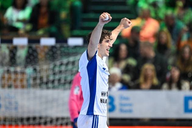 Elias Kofler Handball Sport Verein Hamburg, 06 celebrates the victory, GER, HSG Wetzlar vs Handball Sport Verein Hamburg, Handball, Bundesliga, Matchday 8, Season 2025 2026, 12 10 2025 GER, HSG Wetzlar vs Handball Sport Verein Hamburg, Handball, Bundesliga, Matchday 8, Season 2025 2026, 12 10 2025 Wetzlar Copyright: xEibner-Pressefoto FlorianxWiegandx EP_FWD