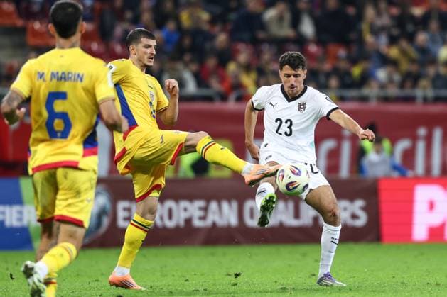 SOCCER - FIFA WC quali, ROU vs AUT BUCHAREST,ROMANIA,12.OCT.25 - SOCCER - FIFA World Cup, WM, Weltmeisterschaft, Fussball 2026, European Qualifiers, group stage, OEFB international match, Länderspiel, Nationalmannschaft Romania vs Austria. Image shows Mihai Popescu (ROU) and Alessandro Schoepf (AUT). GEPAxpictures xArminxRauthner
