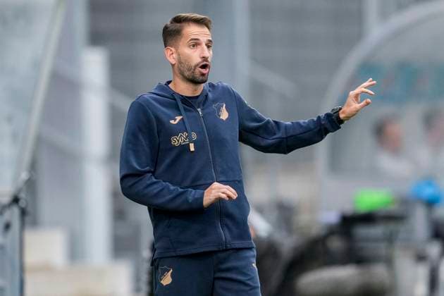 Theodoros Dedes coach, head coach, TSG , gives instructions, gestures, gesticulates with arms, single image, single photo, action, action, 12 10 2025, Sinsheim Hoffenheim Germany , Football, Google Pixel Women Bundesliga, TSG 1899 Hoffenheim Bayer 04 Leverkusen, DFB DFL REGULATIONS PROHIBIT ANY USE OF PHOTOGRAPHS AS IMAGE SEQUENCES AND OR QUASI VIDEO xozx