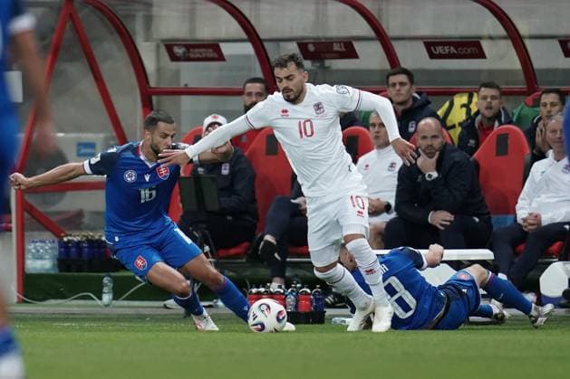 Football World Cup Qualification 2025 2026 13 10 2025, Football international match, international match, World Cup Qualification, 2025 2026, Group A, Slovakia, Trvana, City Arena, Slovakia SVK Luxembourg LUX vl David Hancko Slovakia, 16 Danel Sinani Luxembourg, Luxembourg, FLF 10 Ondrej Duda Slovakia, 8