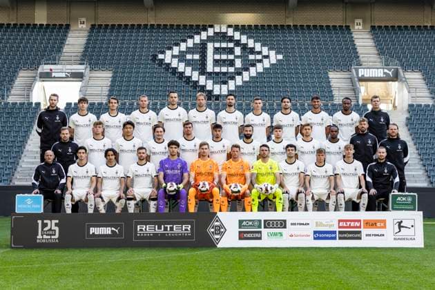 Copyright: Borussia Mönchengladbach_Christian Verheyen -- Team photo Borussia Mönchengladbach on 02 10 2025 at Borussia Park Top from left Andre Wachter Goalkeeper coach , Philipp Sander, Florian Neuhaus, Nico Elvedi, Haris Tabakovic, Marvin Friedrich, Tim Kleindienst, Yannik Engehardt, Kevin Diks, Fabio Chiarodia, Nathan Ngoumou, Guido Streichsbier Co coach Middle from left Tony Jantschke Coach Top talents , Luca Netz, Shuto Machino, Rocco Reitz, Joe Scally, Jens Castrop, Franck Honorat, Lukas Ullrich, Oscar Fraulo, Charles Herrmann, Tobias Trulsen Co coach , Eugen Polanski Head coach Bottom from left Oliver Neuville Assistant coach , Grant Leon Ranos, Wael Mohya, Kevin Stöger, Tiago Pereira Cardoso, Moritz Nicolas, Jonas Omlin, Tobias Sippel, Giovanni Reyna, Robin Hack, Niklas Swider, Jonas Bode Athletic coaches Copyright: Borussia Mönchengladbach_Christian Verheyen --