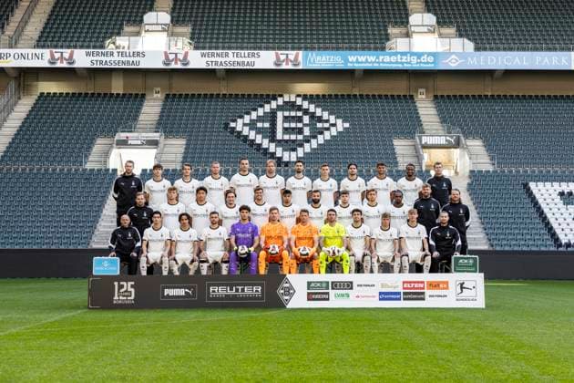 Copyright: Borussia Mönchengladbach_Christian Verheyen -- Team photo Borussia Mönchengladbach on 02 10 2025 at Borussia Park Top from left Andre Wachter Goalkeeper coach , Philipp Sander, Florian Neuhaus, Nico Elvedi, Haris Tabakovic, Marvin Friedrich, Tim Kleindienst, Yannik Engehardt, Kevin Diks, Fabio Chiarodia, Nathan Ngoumou, Guido Streichsbier Co coach Middle from left Tony Jantschke Coach Top talents , Luca Netz, Shuto Machino, Rocco Reitz, Joe Scally, Jens Castrop, Franck Honorat, Lukas Ullrich, Oscar Fraulo, Charles Herrmann, Tobias Trulsen Co coach , Eugen Polanski Head coach Bottom from left Oliver Neuville Assistant coach , Grant Leon Ranos, Wael Mohya, Kevin Stöger, Tiago Pereira Cardoso, Moritz Nicolas, Jonas Omlin, Tobias Sippel, Giovanni Reyna, Robin Hack, Niklas Swider, Jonas Bode Athletic coaches Copyright: Borussia Mönchengladbach_Christian Verheyen --