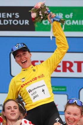 (251016) -- SHANGHAI, Oct. 16, 2025 -- Anne Knijnenburg (top) of Volkerwessels Cycling Team, in the yellow jersey, celebrates during the awarding ceremony after the Stage 3 of the UCI Women s WorldTour Tour of Chongming Island Road cycling, Rad, Radsport, Strasse race in Shanghai, east China, Oct. 16, 2025. ) (SP)CHINA-SHANGHAI-CYCLING-UCI WOMEN S WORLDTOUR-TOUR OF CHONGMING ISLAND (CN) WangxXiang