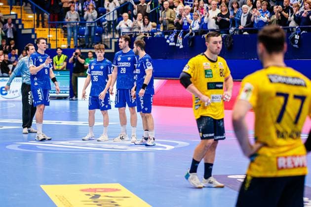 After a medical emergency in the 59th minute of the match, the teams agreed not to attack until the final whistle and allowed time to run out GER, TBV Lemgo Lippe vs Rhein Neckar Loewen, Handball, 1 Bundesliga, Matchday 9, Season 2025 2026, 16 10 2025 GER, TBV Lemgo Lippe vs Rhein Neckar Loewen, Handball, 1 Bundesliga, Matchday 9, Season 2025 2026, 16 10 2025 Lemgo Copyright: xEibner-Pressefoto JanxRollingerx EP_JSK