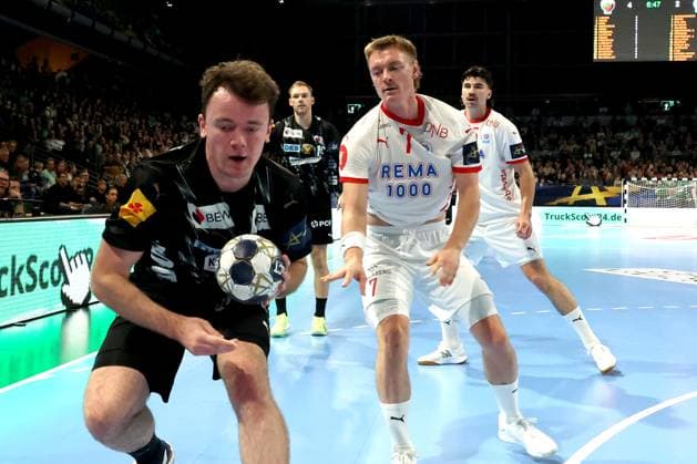 DEU, Machineseeker EHF Champions League, Fuechse Berlin vs Kolstad Handball, 16 10 2025, Max Schmeling Halle, Berlin, DEU, Machineseeker EHF Champions League, Fuechse Berlin vs Kolstad Handball, in the picture Hakun West av Teigum Fuechse Berlin 34 , Adrian Aalberg Kolstad Handball 7 nordphotoxGmbHx xEngler nph00076