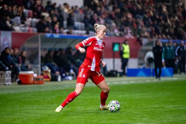 Lea Schueller FC Bayern Muenchen, 11 on the ball, GER, FC Bayern Muenchen vs Juventus Turin, Football Uefa Womens Champions League, league phase, matchday 2, 2025 2026 season, 16 10 2025 GER, FC Bayern Muenchen vs Juventus Turin, Football Uefa Womens Champions League, league phase, matchday 2, 2025 2026 season, 16 10 2025 Muenchen Copyright: xEibner-Pressefoto Memmlerx EP_MMR