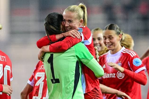 from left Maria Luisa GROHS Goalkeeper, FC Bayern Munich, FCB, 1 celebrates the home win with Lea SCHÜLLER Schueller, FC Bayern Munich, FCB, 11, scorer of the winning goal, final cheer, 16 10 2025, Munich Germany , Football, UEFA Womens Champions League, League Phase 2 Matchday, FC Bayern Munich Juventus Turin, THE EVENT REGULATES PROHIBIT ANY USE OF PHOTOGRAPHS AS IMAGE SEQUENCES AND OR QUASI VIDEOS xslx