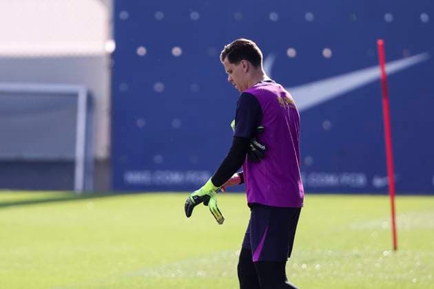 October 17, 2025, Sant Joan Despi, Barcelona, SPAIN: Wojciech Szczesny during the training day of FC Barcelona, Barca ahead the Spanish League, La Liga EA Sports, football match against Girona FC at Ciudad Esportiva Joan Gamper on October 17, 2025 in Sant Joan Despi, Barcelona, Spain. Sant Joan Despi SPAIN - ZUMAa181 20251017_zaa_a181_001 Copyright: xJavierxBorregox