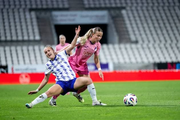 Laura Gloning TSG Hoffenheim, 20 in duel with Paula Flach SGS Essen, 05 , GER, SGS essen vs TSG 1899 Hoffenheim, Football Google Pixel Frauen Bundesliga, 7 Spieltag, Saison 2025 2026, 17 10 2025 DFB regulations prohibit any use of photographs as image sequences and or quasi video GER, SGS essen vs TSG 1899 Hoffenheim, Football Google Pixel Frauen Bundesliga, 7 Spieltag, Saison 2025 2026, 17 10 2025 Essen Copyright: xEibner-Pressefoto Memmlerx EP_MMR