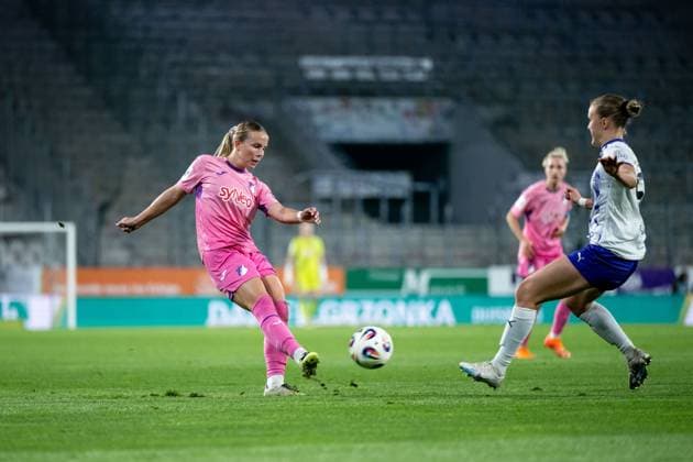 Laura Gloning TSG Hoffenheim, 20 on the ball, GER, SGS essen vs TSG 1899 Hoffenheim, Football Google Pixel Frauen Bundesliga, 7 Spieltag, Saison 2025 2026, 17 10 2025 DFB regulations prohibit any use of photographs as image sequences and or quasi video GER, SGS essen vs TSG 1899 Hoffenheim, Football Google Pixel Frauen Bundesliga, 7 Spieltag, Saison 2025 2026, 17 10 2025 Essen Copyright: xEibner-Pressefoto Memmlerx EP_MMR