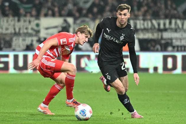 Aljoscha Kemlein 1 FC Union Berlin, 6 and Luca Netz Borussia Moenchengladbach, 20 GER, 1 FC Union Berlin vs Borussia Moenchengladbach, Football, Bundesliga, Season 2025 2026, Matchday 7, 17 10 2025 DFL REGULATES PROHIBIT ANY USE OF PHOTOGRAPHS AS IMAGE SEQUENCES AND OR QUASI VIDEO GER, 1 FC Union Berlin vs Borussia Moenchengladbach, Football, Bundesliga, Season 2025 2026, Matchday 7, 17 10 2025 Berlin Copyright: xEibner-Pressefoto RyanxSleimanx EP_RSN