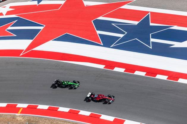 Formula 1 MSC Cruises United States Grand Prix 2025 Alexis Perrin OVERTAKE MAXPPP - Austin 17 10 2025 16 LECLERC Charles (mon), Scuderia Ferrari HP, action, 27 HULKENBERG Nico (ger), Stake F1 Team KICK Sauber, action at the Formula 1 MSC Cruises United States Grand Prix 2025, the 19th round of the 2025 FIA Formula 1 World Championship, WM, Weltmeisterschaft at the Circuit of The Americas in Austin, Texas, United States, from October 16 to 19, 2025 Austin Circuit of The Americas United States Copyright: xOVERTAKE MAXPPPxAlexisxPerrinx OVT202510172455 OVT202510172455