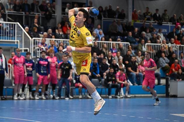 Germany, Handball, 2 Bundesliga, 8 Matchday, 2025 2026, TSV Bayer Dormagen vs HSG Krefeld Niederrhein, 17 10 2025, TSV Bayer Sportcenter, Dormagen, Germany, Cedric Marquardt HSG Krefeld Niederrhein, 24 on the counter-attack Copyright: xMarkusxVerwimpx