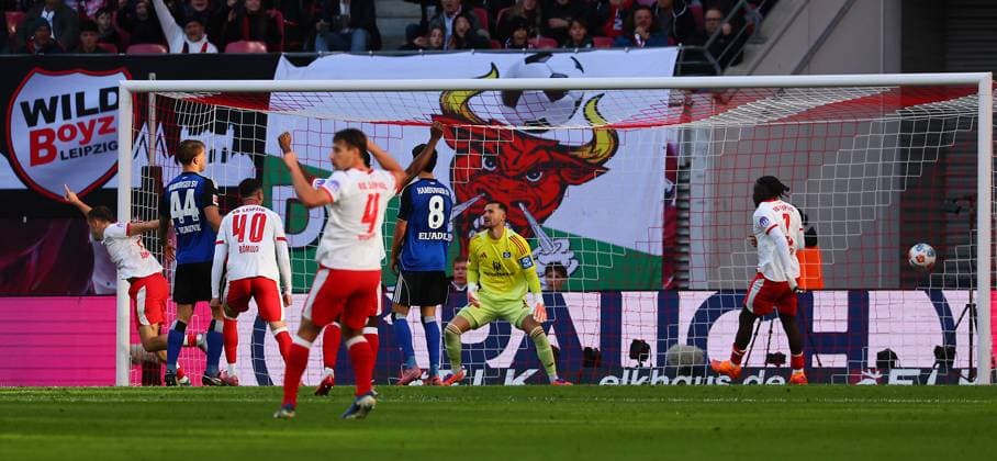 RB Leipzig Hamburg Bundesliga Leipzig, 18 10 2025, Red Bull Arena, Soccer, Bundesliga, Matchday 7 , RB Leipzig vs Hamburger SV , Goal for Leipzig to 1 0 In the picture scorer Christoph Baumgartner left , 14, RB Leipzig scores to lead at the break , Picture Point