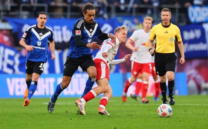 RB Leipzig Hamburg Bundesliga Leipzig, 18 10 2025, Red Bull Arena, Football, Bundesliga, Matchday 7 , RB Leipzig vs Hamburger SV , In the picture from l Yussuf PoulsenÊ 15, HSV and Xaver Schlager 24, RB Leipzig , Picture Point