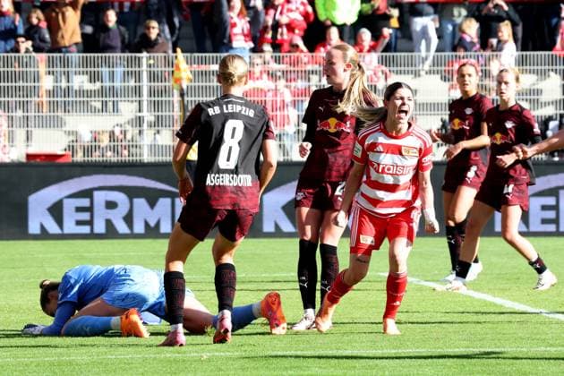 DEU, 2 BL, Frauen, 1 FC Union vs RB Leipzig, 19 10 2025, Stadion Alte Foersterei, Berlin, DEU, 2 BL, Frauen, 1 FC Union vs RB Leipzig, im Bild Eileen Campbell 1 FC Union Berlin 10 , ELVIRA HERZOG RB Leipzig 1 , EMILIA KIAR ASGEIRSDOTTIR RB Leipzig 8 DFL regulations prohibit any use of Photographs as image sequences and or quasi video nordphotoxGmbHx xEngler nph00076