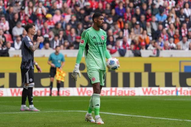Kaua Santos Kaua Santos Eintracht Frankfurt, 40 on the ball , Germany, Football, 1 Bundesliga, 7 Matchday, 2025 2026, SC Freiburg vs Eintracht Frankfurt, 19 10 2025, Europa Park Stadion, Freiburg, Germany DFL REGULATIONS PROHIBIT ANY USE OF PHOTOGRAPHS AS IMAGE SEQUENCES AND OR QUASI VIDEO Freiburg Europa Park Stadion Baden Württemberg Germany Copyright: xArnexAmbergx