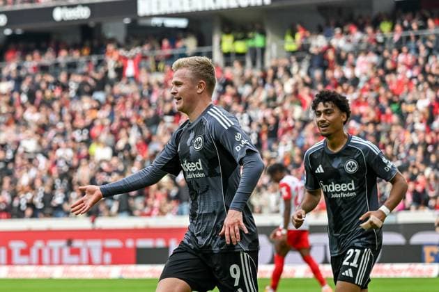 Celebration after the goal for 1 2 by Jonathan Burkardt Eintracht Frankfurt, 09 with Nathaniel Brown Eintracht Frankfurt, 21 GER, SC Freiburg Eintracht Frankfurt, Football, Bundesliga, Matchday 7, Season 2025 2026, 19 10 2025 DFL DFB REGULATIONS PROHIBIT ANY USE OF PHOTOGRAPHS AS IMAGE SEQUENCES AND OR QUASI VIDEO GER, SC Freiburg Eintracht Frankfurt, Football, Bundesliga, Matchday 7, Season 2025 2026, 19 10 2025 Freiburg Copyright: xEibner-Pressefoto ThomasxHessx EP_THS
