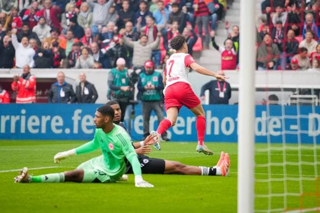 Germany, Football, 1 Bundesliga, Season 2025 2026, Matchday 7 SC Freiburg vs Eintracht Frankfurt Europa Park Stadion Freiburg Derry Scherhant SC Freiburg 7 Goal, Goal celebration, Emotions, Goal kick, Joy, Cheering, Freiburg Europa Park Stadion Baden Württemberg Germany Copyright: xFINLEYxMÖRCHx