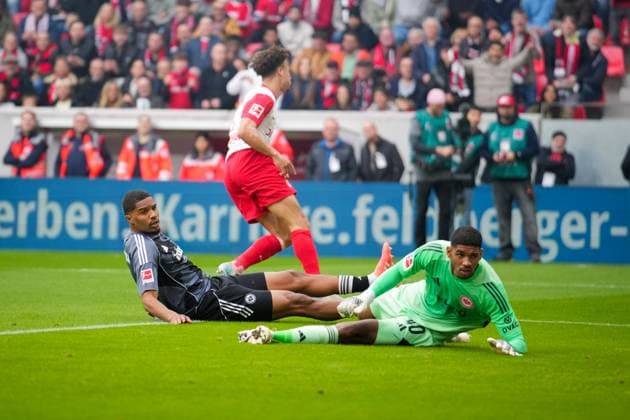 Germany, Football, 1 Bundesliga, Season 2025 2026, Matchday 7 SC Freiburg vs Eintracht Frankfurt Europa Park Stadion Freiburg Derry Scherhant SC Freiburg 7 Goal, Goal celebration, Emotions, Goal kick, Joy, Cheering, Freiburg Europa Park Stadion Baden Württemberg Germany Copyright: xFINLEYxMÖRCHx