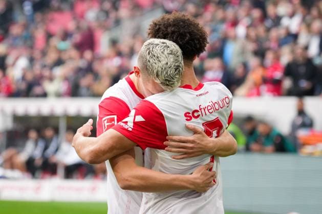Germany, Football, 1 Bundesliga, Season 2025 2026, Matchday 7 SC Freiburg vs Eintracht Frankfurt Europa Park Stadion Freiburg Derry Scherhant SC Freiburg 7 Goal, Goal celebration, Emotions, Goal kick, Joy, Cheering, Freiburg Europa Park Stadion Baden Württemberg Germany Copyright: xFINLEYxMÖRCHx