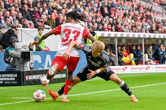 Jordy Makengo SC Freiburg, 33 , Junior Adamu SC Freiburg, 20 in a duel for the ball GER, SC Freiburg Eintracht Frankfurt, Football, Bundesliga, Matchday 7, Season 2025 2026, 19 10 2025 DFL DFB REGULATIONS PROHIBIT ANY USE OF PHOTOGRAPHS AS IMAGE SEQUENCES AND OR QUASI VIDEO GER, SC Freiburg Eintracht Frankfurt, Football, Bundesliga, Matchday 7, Season 2025 2026, 19 10 2025 Freiburg Copyright: xEibner-Pressefoto ThomasxHessx EP_THS
