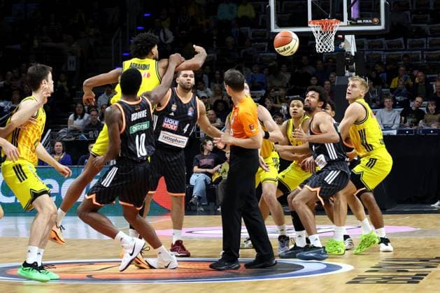 DEU, BBL POkal, ALBA vs Rathiofarm Ulm, 19 10 2025, Max Schmeling Halle, Berlin, DEU, BBL POkal, ALBA vs Rathiofarm Ulm, in the picture ALBA players, Rejean Boogie Ellis ALBA Berlin 8 , Sam Griesel ALBA Berlin 5 , Jack Kayil ALBA Berlin 7 , Malik Osborne ratiopharm Ulm 10 , Christopher Ledlum ratiopharm Ulm 4 , Len Schormann ratiopharm Ulm 1 nordphotoxGmbHx xEngler nph00076