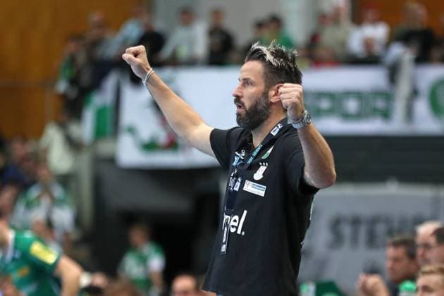 Handball DAIKIN HBL SC DHfK Leipzig SC Magdeburg 19 10 2025 Coach Bennet Wiegert SC Magdeburg Handball, DAIKIN HBL, 1 Bundesliga, Season 2025 2026, Matchday 9 SC DHfK Leipzig vs SC Magdeburg on 19 10 2025 at the Quarterback Immobilien Arena Leipzig Copyright: xBEAUTIFULxSPORTS JanxKaeferx