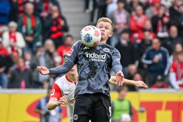 Jonathan Burkardt Eintracht Frankfurt, 09 receiving the ball GER, SC Freiburg Eintracht Frankfurt, Football, Bundesliga, Matchday 7, Season 2025 2026, 19 10 2025 DFL DFB REGULATIONS PROHIBIT ANY USE OF PHOTOGRAPHS AS IMAGE SEQUENCES AND OR QUASI VIDEO GER, SC Freiburg Eintracht Frankfurt, Football, Bundesliga, Matchday 7, Season 2025 2026, 19 10 2025 Freiburg Copyright: xEibner-Pressefoto ThomasxHessx EP_THS