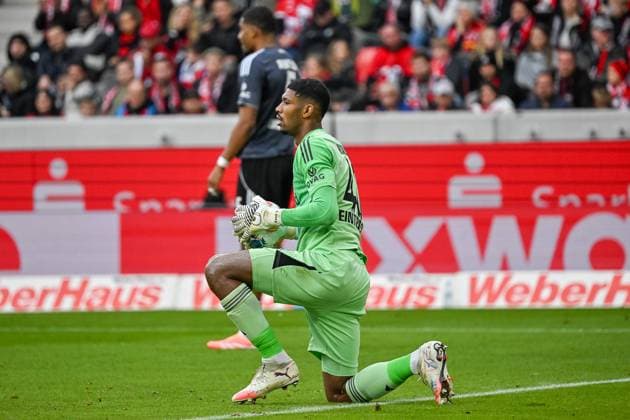 Kaua Santos Eintracht Frankfurt, 40 GER, SC Freiburg Eintracht Frankfurt, Football, Bundesliga, Matchday 7, Season 2025 2026, 19 10 2025 DFL DFB REGULATIONS PROHIBIT ANY USE OF PHOTOGRAPHS AS IMAGE SEQUENCES AND OR QUASI VIDEO GER, SC Freiburg Eintracht Frankfurt, Football, Bundesliga, Matchday 7, Season 2025 2026, 19 10 2025 Freiburg Copyright: xEibner-Pressefoto ThomasxHessx EP_THS