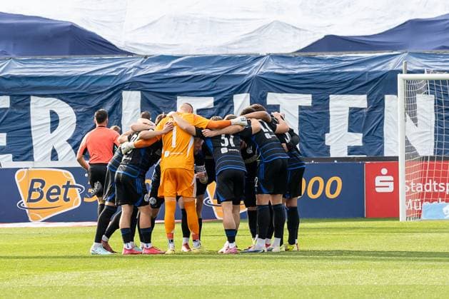 The Duisburg players are preparing for the upcoming match GER, TSV 1860 Muenchen vs MSV Duisburg, Football, 3 Bundesliga, Matchday 11, Season 2025 2026, 19 10 2025 DFL DFB REGULATES PROHIBIT ANY USE OF PHOTOGRAPHS as IMAGE SEQUENCES and or QUASI VIDEO GER, TSV 1860 Muenchen vs MSV Duisburg, Football, 3 Bundesliga, Matchday 11, Season 2025 2026, 19 10 2025 Muenchen Copyright: xEibner-Pressefoto HeikexFeinerx EP_HFR