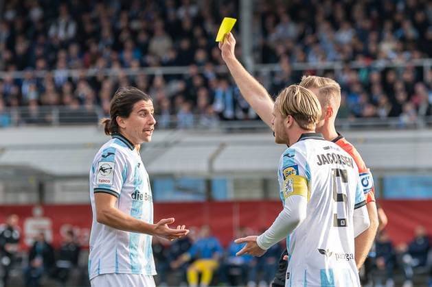 Tunay Deniz TSV 1860 Muenchen, 36 gets shown the yellow card by Martin Wilke referee GER, TSV 1860 Muenchen vs MSV Duisburg, Soccer, 3 Bundesliga, Matchday 11, Season 2025 2026, 19 10 2025 DFL DFB REGULATIONS PROHIBIT ANY USE OF PHOTOGRAPHS as IMAGE SEQUENCES and or QUASI VIDEO GER, TSV 1860 Muenchen vs MSV Duisburg, Football, 3 Bundesliga, Matchday 11, Season 2025 2026, 19 10 2025 Muenchen Copyright: xEibner-Pressefoto HeikexFeinerx EP_HFR