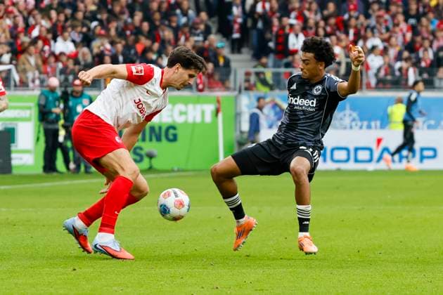 Igor Matanovic SC Freiburg, 31 and Nathaniel Brown Eintracht Frankfurt, 21 in duel , Germany, Soccer, 1 Bundesliga, Matchday 7, 2025 2026, SC Freiburg vs Eintracht Frankfurt, 19 10 2025, Europa Park Stadion, Freiburg im Breisgau, Germany Freiburg im Breisgau Europa Park Stadion Baden Württemberg Germany Copyright: xGrantxHubbsx