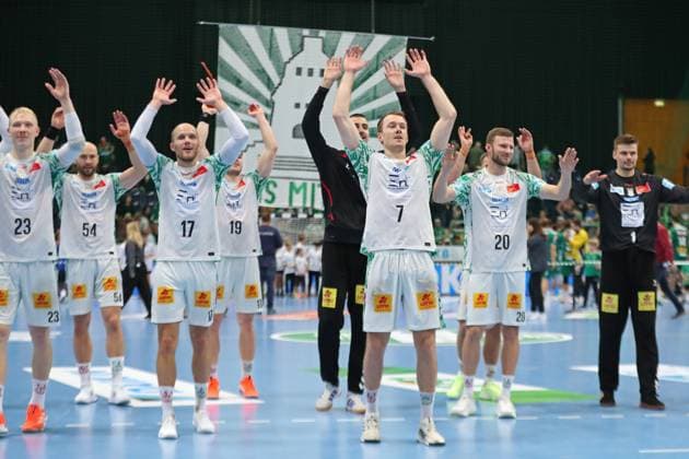 Handball DAIKIN HBL SC DHfK Leipzig SC Magdeburg 19 10 2025 The SC Magdeburg team celebrates victory with the fans Handball, DAIKIN HBL, 1 Bundesliga, Season 2025 2026, Matchday 9 SC DHfK Leipzig vs SC Magdeburg on 19 10 2025 at Quarterback Immobilien Arena Leipzig Copyright: xBEAUTIFULxSPORTS JanxKaeferx
