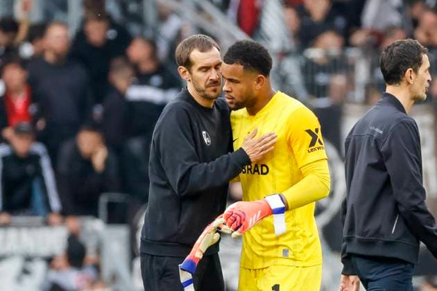 Julian Schuster SC Freiburg, Coach and Noah Atubolu SC Freiburg, 01 after the match , Germany, Soccer, 1 Bundesliga, Matchday 7, 2025 2026, SC Freiburg vs Eintracht Frankfurt, 19 10 2025, Europa Park Stadion, Freiburg im Breisgau, Germany Freiburg im Breisgau Europa Park Stadion Baden Württemberg Germany Copyright: xGrantxHubbsx