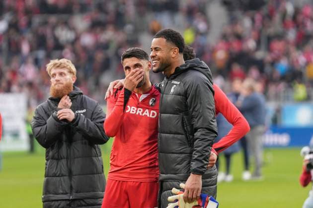 Vincenzo Grifo SC Freiburg, 32 and Noah Atubolu SC Freiburg, 01 , Germany, Football, 1 Bundesliga, Matchday 7, 2025 2026, SC Freiburg vs Eintracht Frankfurt, 19 10 2025, Europa Park Stadion, Freiburg, Germany DFL REGULATIONS PROHIBIT ANY USE OF PHOTOGRAPHS AS IMAGE SEQUENCES AND OR QUASI VIDEO Freiburg Europa Park Stadion Baden Württemberg Germany Copyright: xArnexAmbergx
