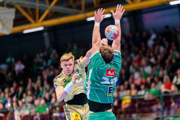 v l Vilhelm Poulsen TSV Hannover Burgdorf, 09 , Tom Bergner GWD Minden, 28 GER, GWD Minden vs TSV Hannover Burgdorf, Handball, 1 Bundesliga, Matchday 9, Season 2025 2026, 19 10 2025 GER, GWD Minden vs TSV Hannover Burgdorf, Handball, 1 Bundesliga, Matchday 9, Season 2025 2026, 19 10 2025 Luebbecke Copyright: xEibner-Pressefoto JanxRollingerx EP_JSK