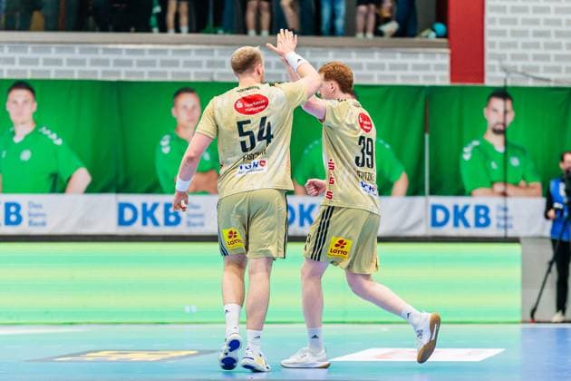 f l Justus Fischer TSV Hannover Burgdorf, 54 Lukas Stutzke TSV Hannover Burgdorf, 39 celebrates after scoring goal GER, GWD Minden vs TSV Hannover Burgdorf, Handball, 1 Bundesliga, Matchday 9, Season 2025 2026, 19 10 2025 GER, GWD Minden vs TSV Hannover Burgdorf, Handball, 1 Bundesliga, Matchday 9, Season 2025 2026, 19 10 2025 Luebbecke Copyright: xEibner-Pressefoto JanxRollingerx EP_JSK