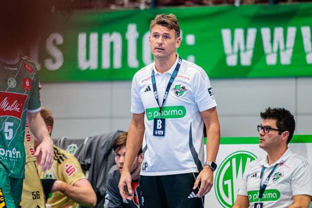 Christian Prokop TSV Hannover Burgdorf, Coach is disappointed dissatisfied GER, GWD Minden vs TSV Hannover Burgdorf, Handball, 1 Bundesliga, Matchday 9, Season 2025 2026, 19 10 2025 GER, GWD Minden vs TSV Hannover Burgdorf, Handball, 1 Bundesliga, Matchday 9, Season 2025 2026, 19 10 2025 Luebbecke Copyright: xEibner-Pressefoto JanxRollingerx EP_JSK