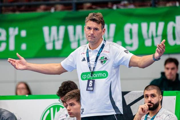 Christian Prokop TSV Hannover Burgdorf, Coach gestures GER, GWD Minden vs TSV Hannover Burgdorf, Handball, 1 Bundesliga, Matchday 9, Season 2025 2026, 19 10 2025 GER, GWD Minden vs TSV Hannover Burgdorf, Handball, 1 Bundesliga, Matchday 9, Season 2025 2026, 19 10 2025 Luebbecke Copyright: xEibner-Pressefoto JanxRollingerx EP_JSK