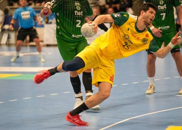 Philip Jungemann VfL Eintracht Hagen, 25 on jump shot VfL Eintracht Hagen vs Eulen Ludwigshafen, Handball, 2 Bundesliga, Matchday 8, Season 2025 2026, 20 10 2025 VfL Eintracht Hagen vs Eulen Ludwigshafen, Handball, 2 Bundesliga, Matchday 8, Season 2025 2026, 20 10 2025 Hagen Copyright: xEibner-Pressefoto DamianxKruczynx EP_DKI