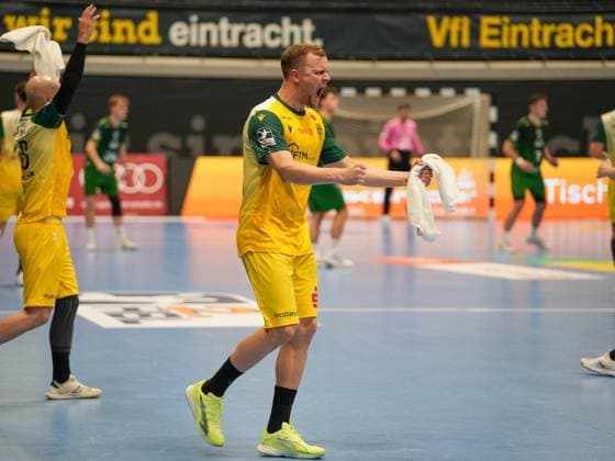 Jan von Boenigk VfL Eintracht Hagen, 95 and Hakon Dadi Styrmisson VfL Eintracht Hagen, 28 after saved seven-meter VfL Eintracht Hagen vs Eulen Ludwigshafen, Handball, 2 Bundesliga, Matchday 8, Season 2025 2026, 20 10 2025 VfL Eintracht Hagen vs Eulen Ludwigshafen, Handball, 2 Bundesliga, Matchday 8, Season 2025 2026, 20 10 2025 Hagen Copyright: xEibner-Pressefoto DamianxKruczynx EP_DKI