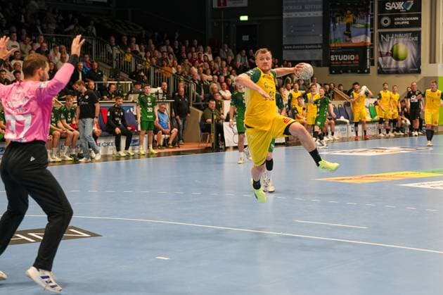 Jan von Boenigk VfL Eintracht Hagen, 95 on jump shot VfL Eintracht Hagen vs Eulen Ludwigshafen, Handball, 2 Bundesliga, Matchday 8, Season 2025 2026, 20 10 2025 VfL Eintracht Hagen vs Eulen Ludwigshafen, Handball, 2 Bundesliga, Matchday 8, Season 2025 2026, 20 10 2025 Hagen Copyright: xEibner-Pressefoto DamianxKruczynx EP_DKI